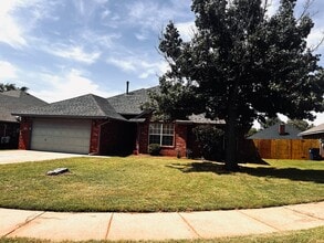 Building Photo - 715 E Forest Ct Ln