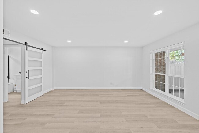 Building Photo - 14333 Memorial Dr