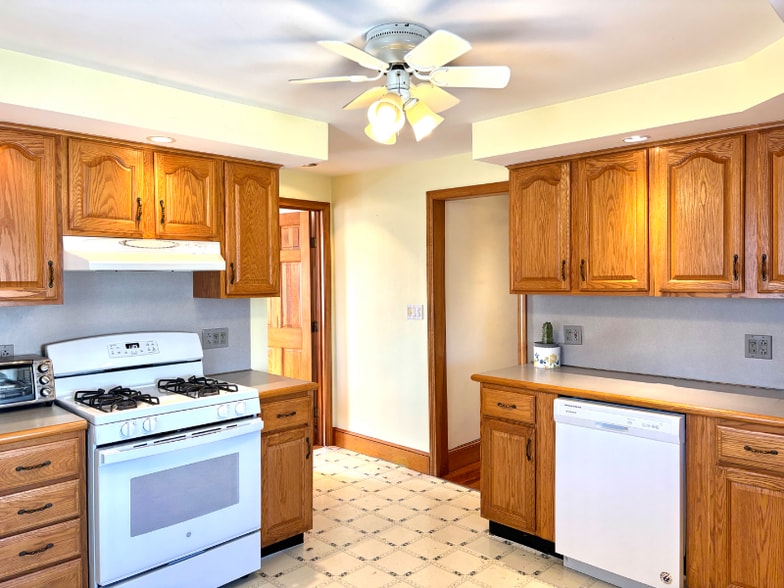 Building Photo - 55 Port Norfolk St