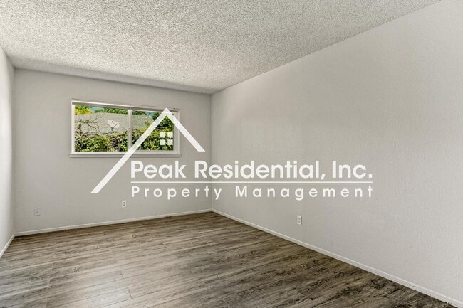 Building Photo - Wonderful Orangevale 2bd/1ba Duplex with 1...