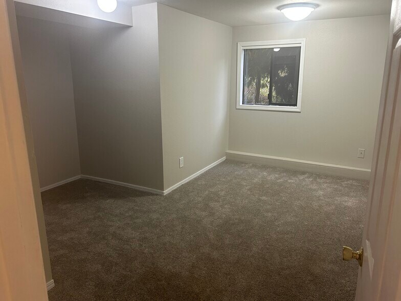 Building Photo - 8711 Bowdoin Way