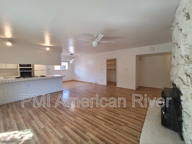 Building Photo - 977 Briarcrest Way