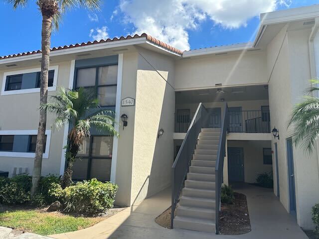 Primary Photo - 1540 Lake Crystal Dr