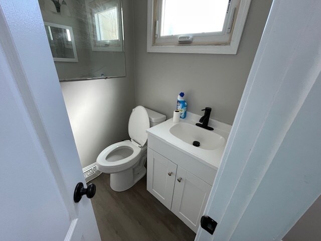 Building Photo - Newly remodeled 3 bedroom home