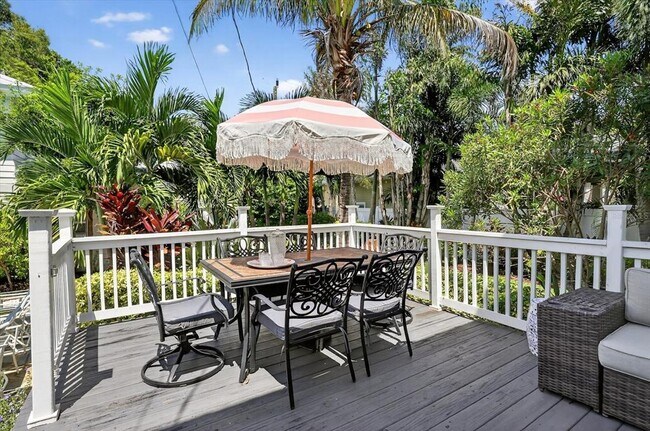 Building Photo - 235 10th Ave NE