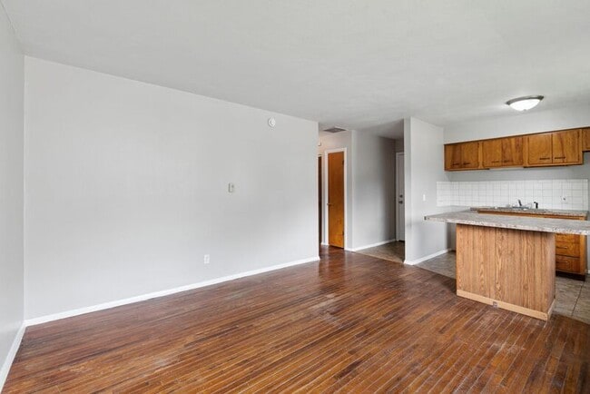 Building Photo - 4111 Parrakeet Ave