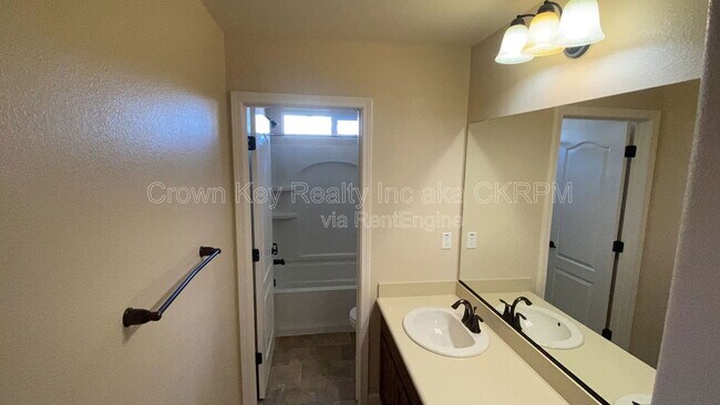 Building Photo - 172 W Viola St