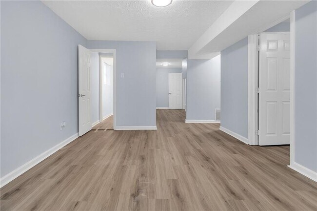 Building Photo - 2496 Shiloh Dr