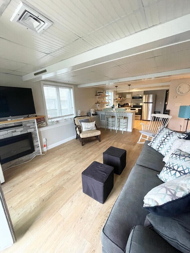 Livingroom - 47 Surfside Rd