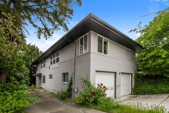 Building Photo - 7151-7153 Fauntleroy Wy SW