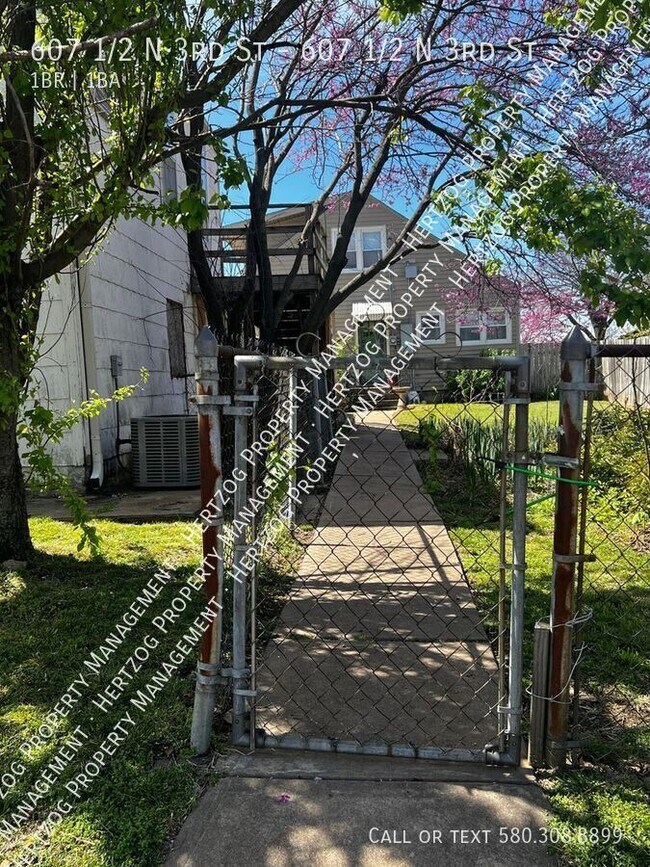 Building Photo - 607 1/2 N 3rd St-607 1/2 N 3rd St