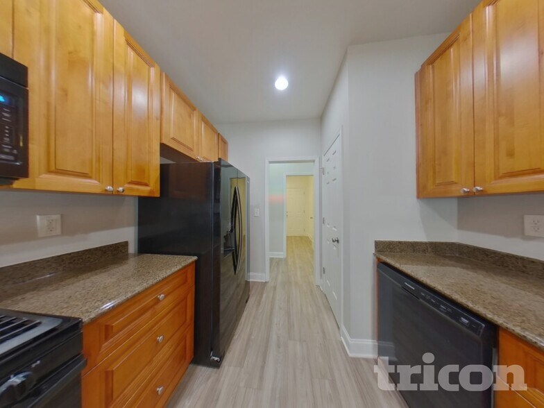 Building Photo - 2304 Larkspur Ln