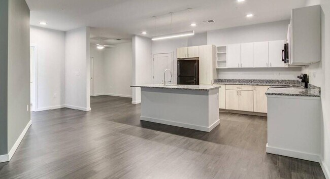 Building Photo - 750 Avondale Creek Dr.