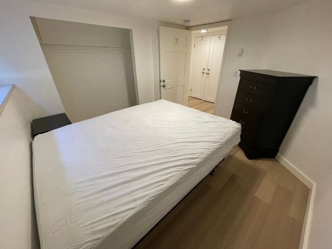 Building Photo - Large Private Bedroom / Furnished! Beautifully Renovated Shared Irvington Apartment Home!
