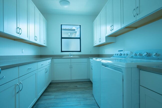 Building Photo - 13026 Artisan Cir