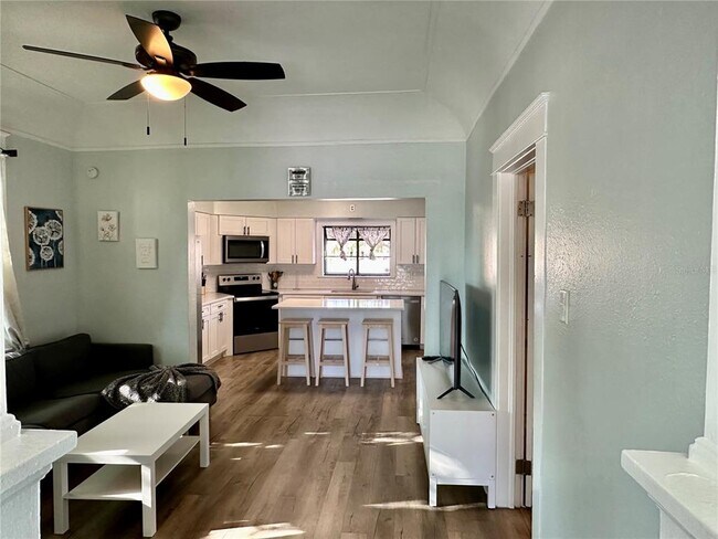 Building Photo - 1504 E 33rd Ave