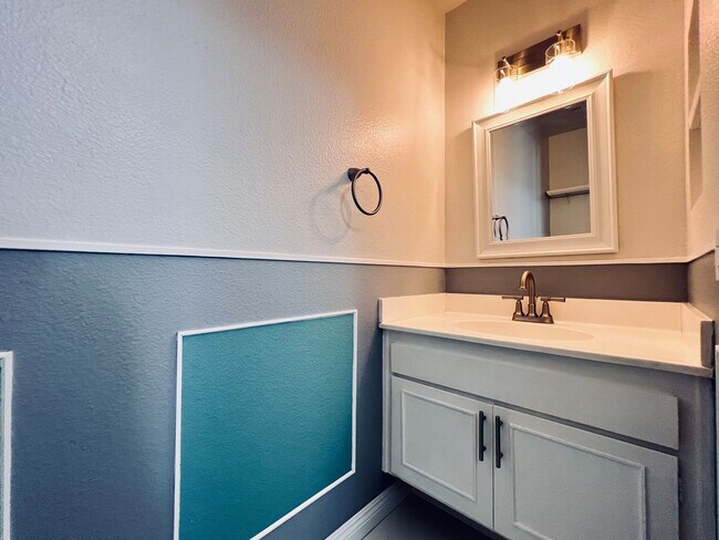 Building Photo - Peaceful 3/1.5 Tierrasanta Condo - Villa M...
