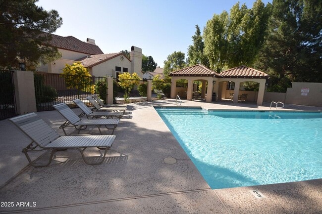 Building Photo - Beautiful 2 bed 2.5 bath Townhouse in Mesa!