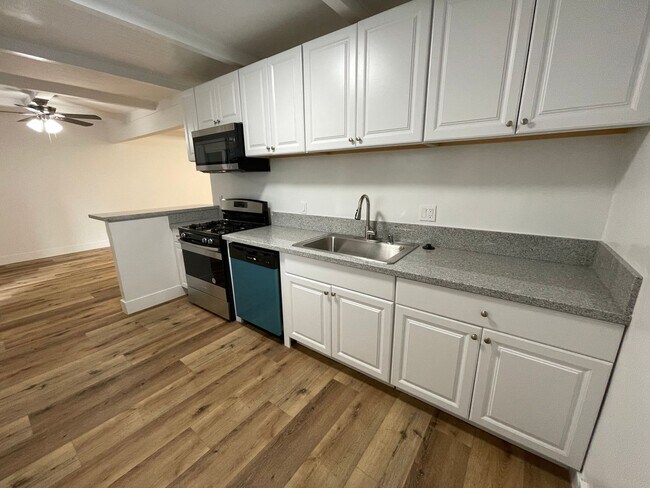 Building Photo - 14410 Valerio St