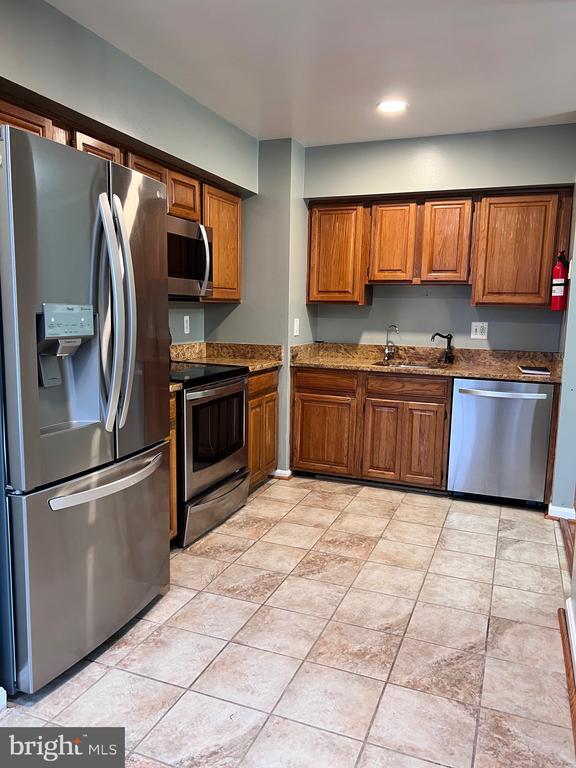 Building Photo - 7783 Black Horse Ct