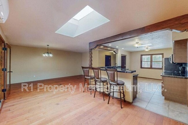 Building Photo - 501 Calle del la Angel