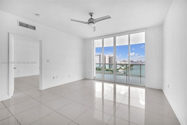 Building Photo - 7900 Harbor Island Dr