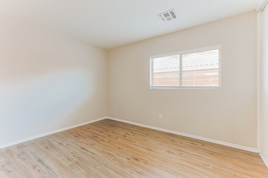 Building Photo - 2281 E Peach Tree Dr