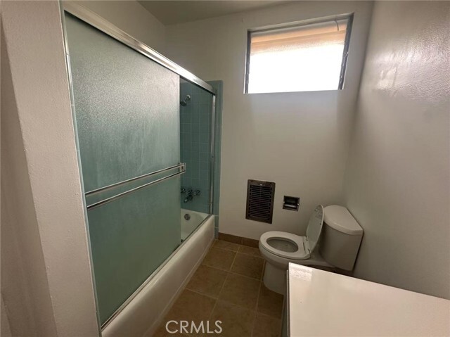 Building Photo - 1050 College View Dr