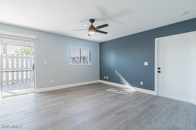 Building Photo - 5745 Foxlake Dr