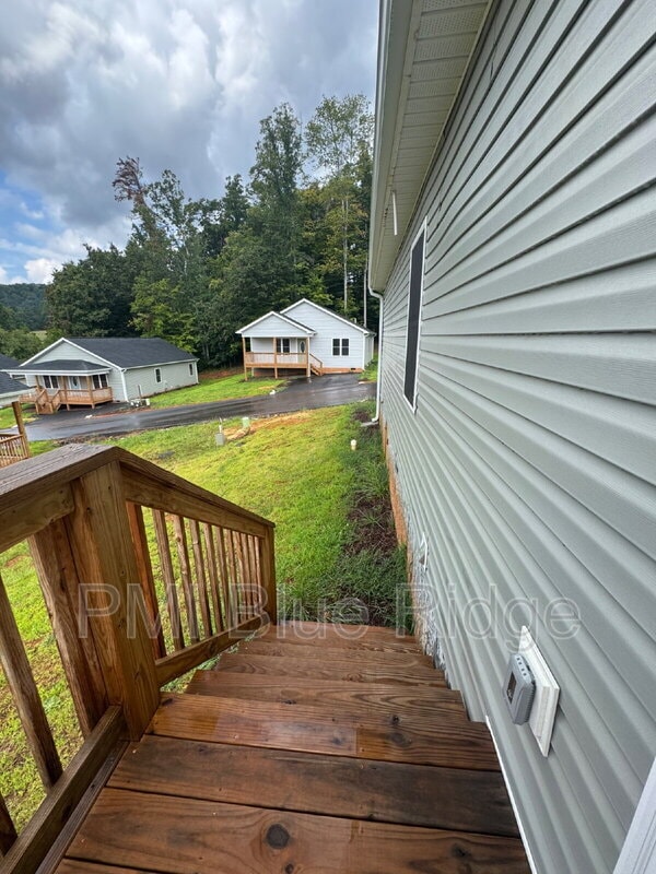 Building Photo - 200 Quinn Hill Ln