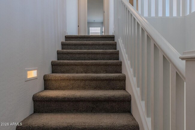 Building Photo - 9115 W Glenrosa Ave