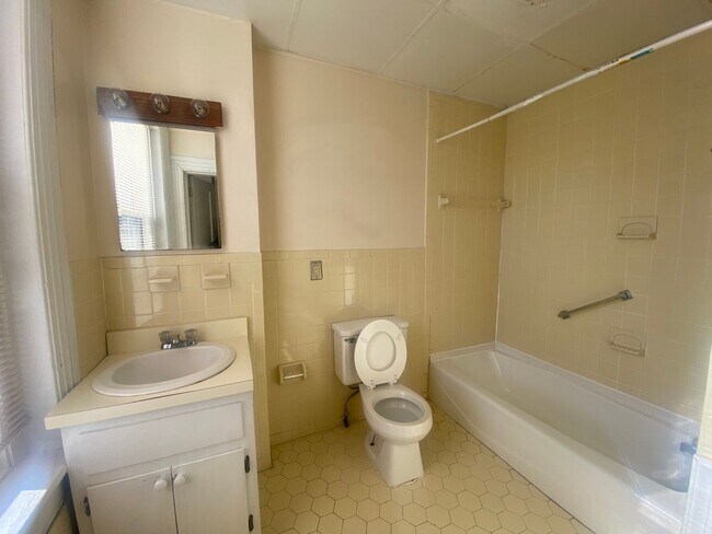 Building Photo - 314 W Leigh St