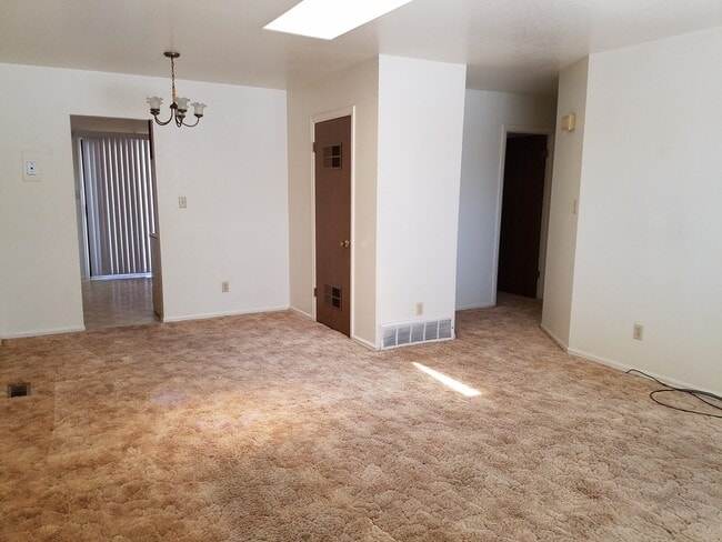 Building Photo - 2 bedroom 1 bath