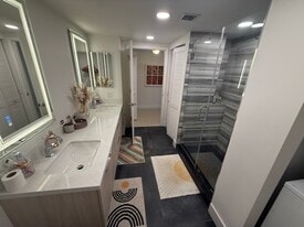 Building Photo - 31 SE 5th St