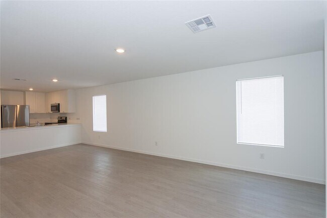 Building Photo - 153 Star Packer Ln