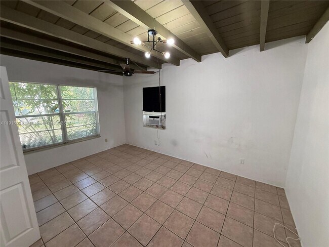 Building Photo - 5820 Arthur St