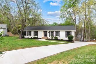 Building Photo - 100 Chadmore Dr