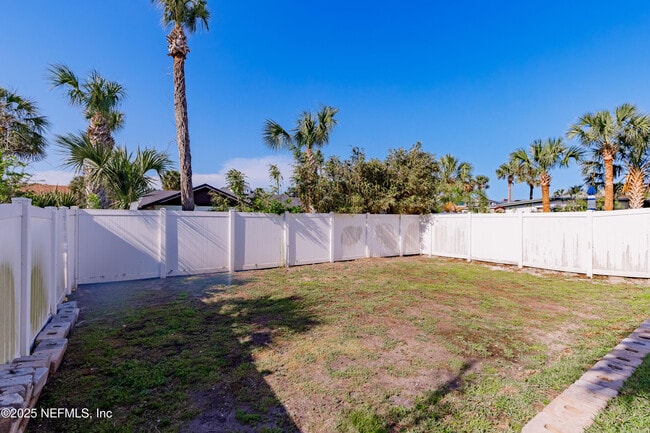 Building Photo - 221 19th St N