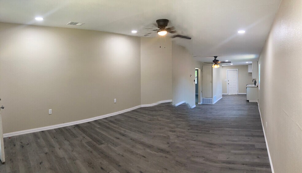 Building Photo - 2520 N Hickory St