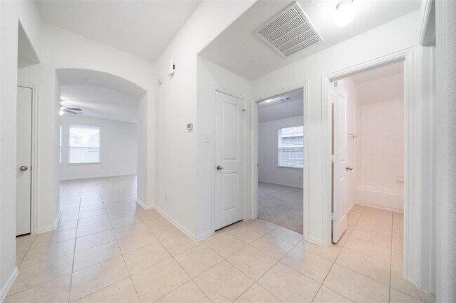 Building Photo - 16323 Hillside Garden Ln