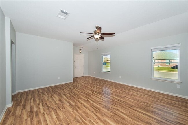 Building Photo - 322 Foxglove Dr