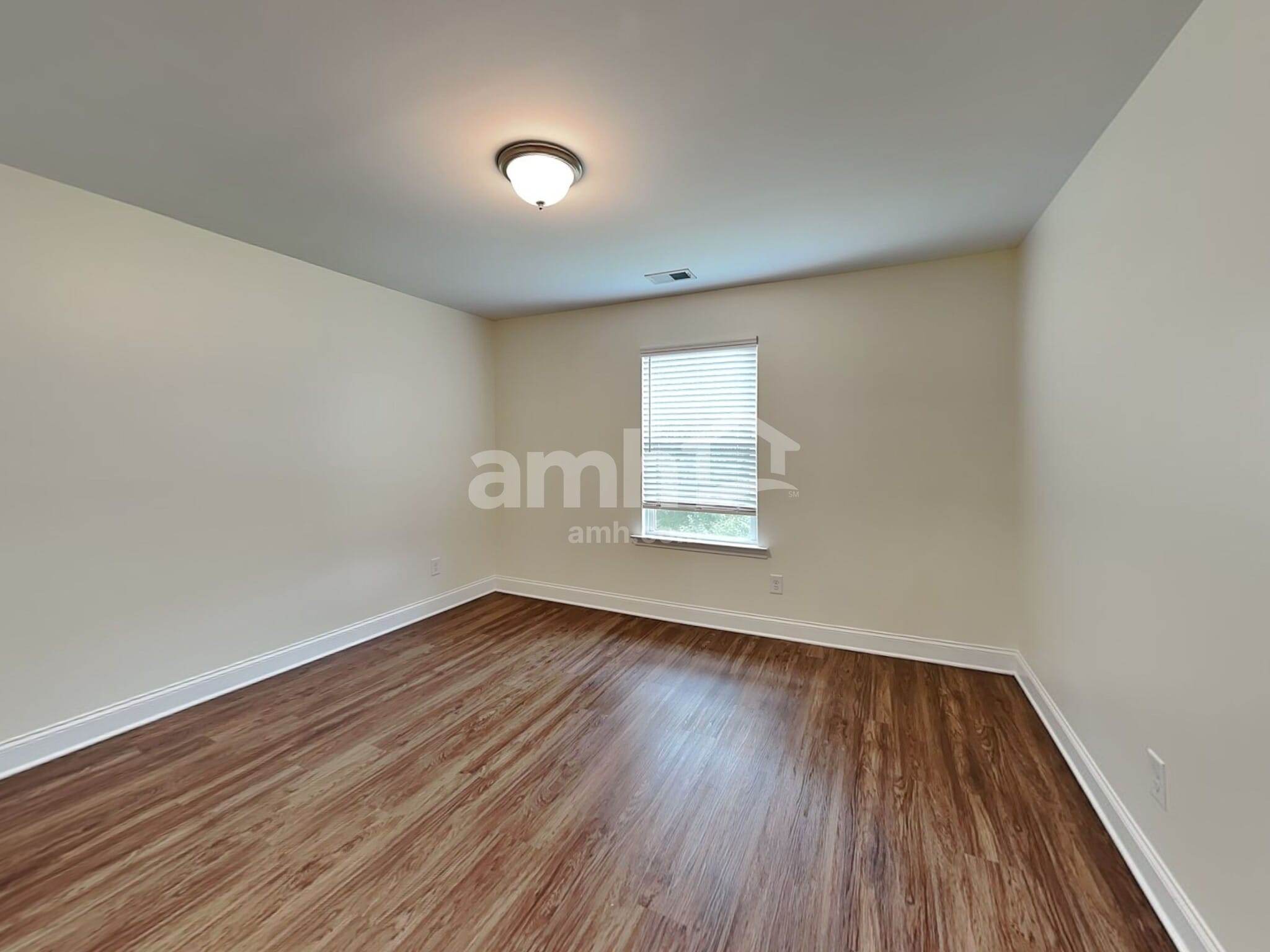 Building Photo - 241 Lake Vista Dr