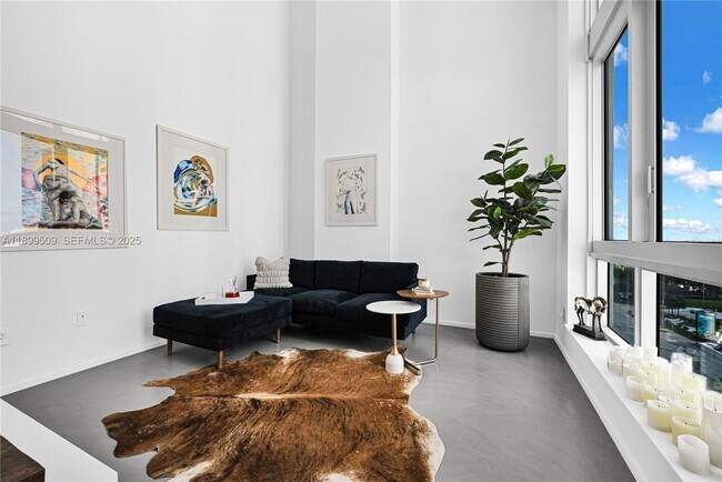 Building Photo - 300 S Biscayne Blvd