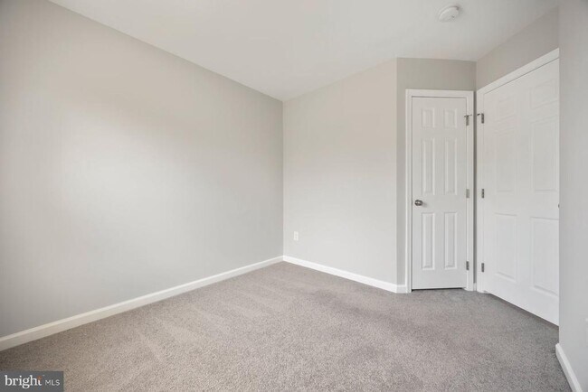 Building Photo - 947 Chase Walk