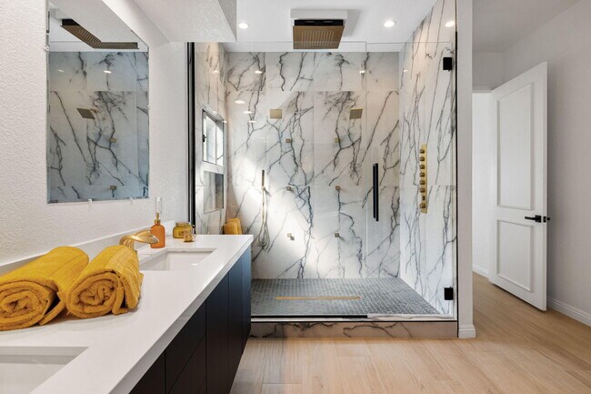 Building Photo - 47215 Heliotrope Dr