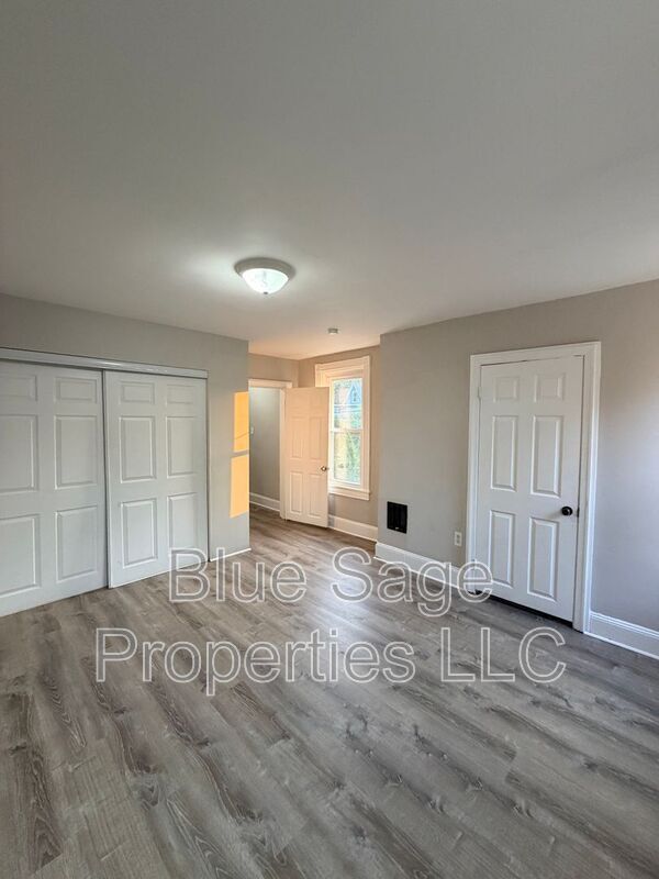Building Photo - 913 8th Ave