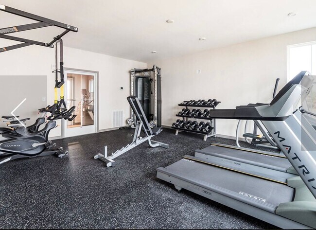 Building Photo - 4 Bed/3 Bath Luxurious Townhome in Chester...