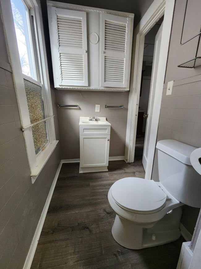 Building Photo - Three Bedroom Single Family Home!
