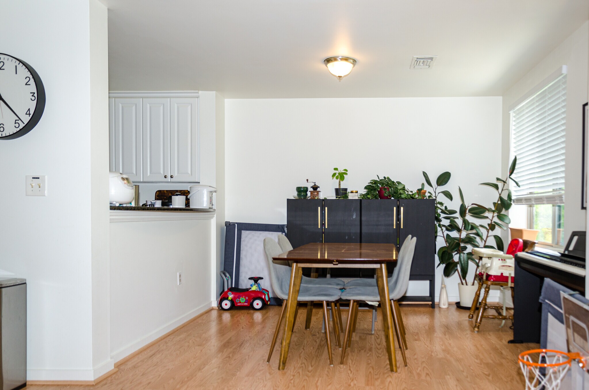 Building Photo - 173 Oak St