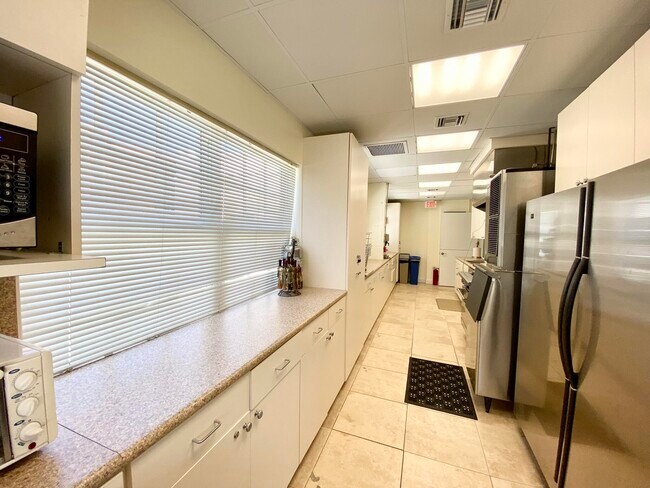 Building Photo - 2871 N Ocean Blvd